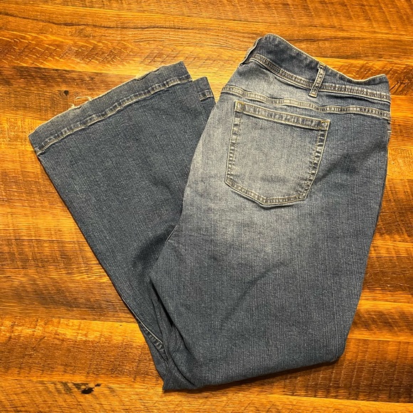Torrid mid-rise flare jeans size 24S - Picture 8 of 8